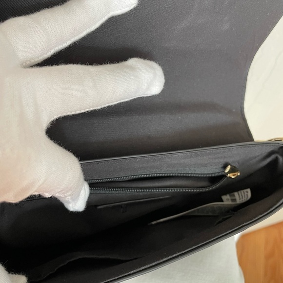 Elegant Black Faux Croc-Embossed Purse with Gold Chain - Picture 5 of 8